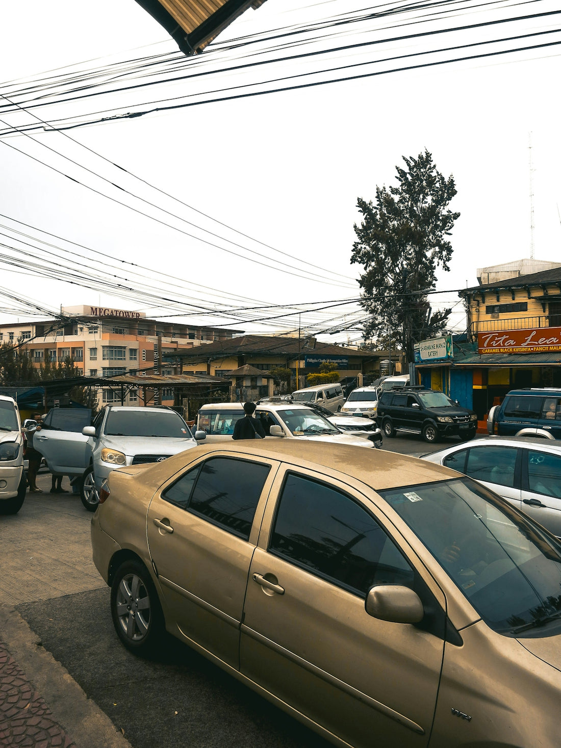 a bunch of cars that are parked in a lot